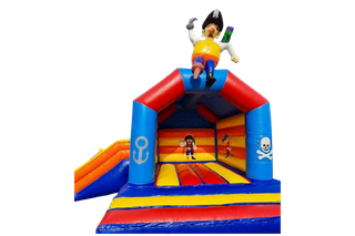 Tolle Hüpfburg für echte Piraten mit viel Platz zum Hüpfen und Rutschen